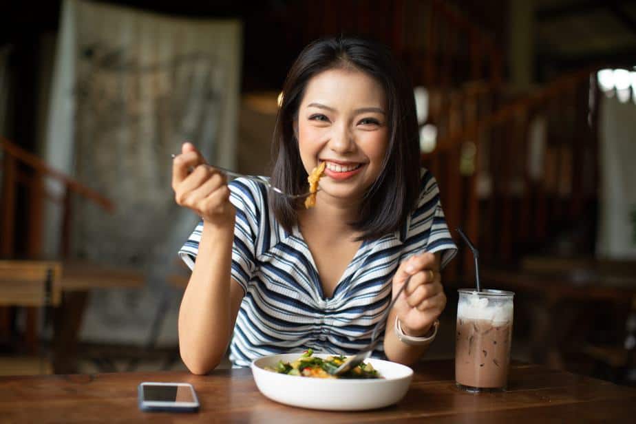 12 Điều bạn nên biết về người hướng nội: Hiểu để chia sẻ đúng cách! 35 đặc điểm người hướng nội