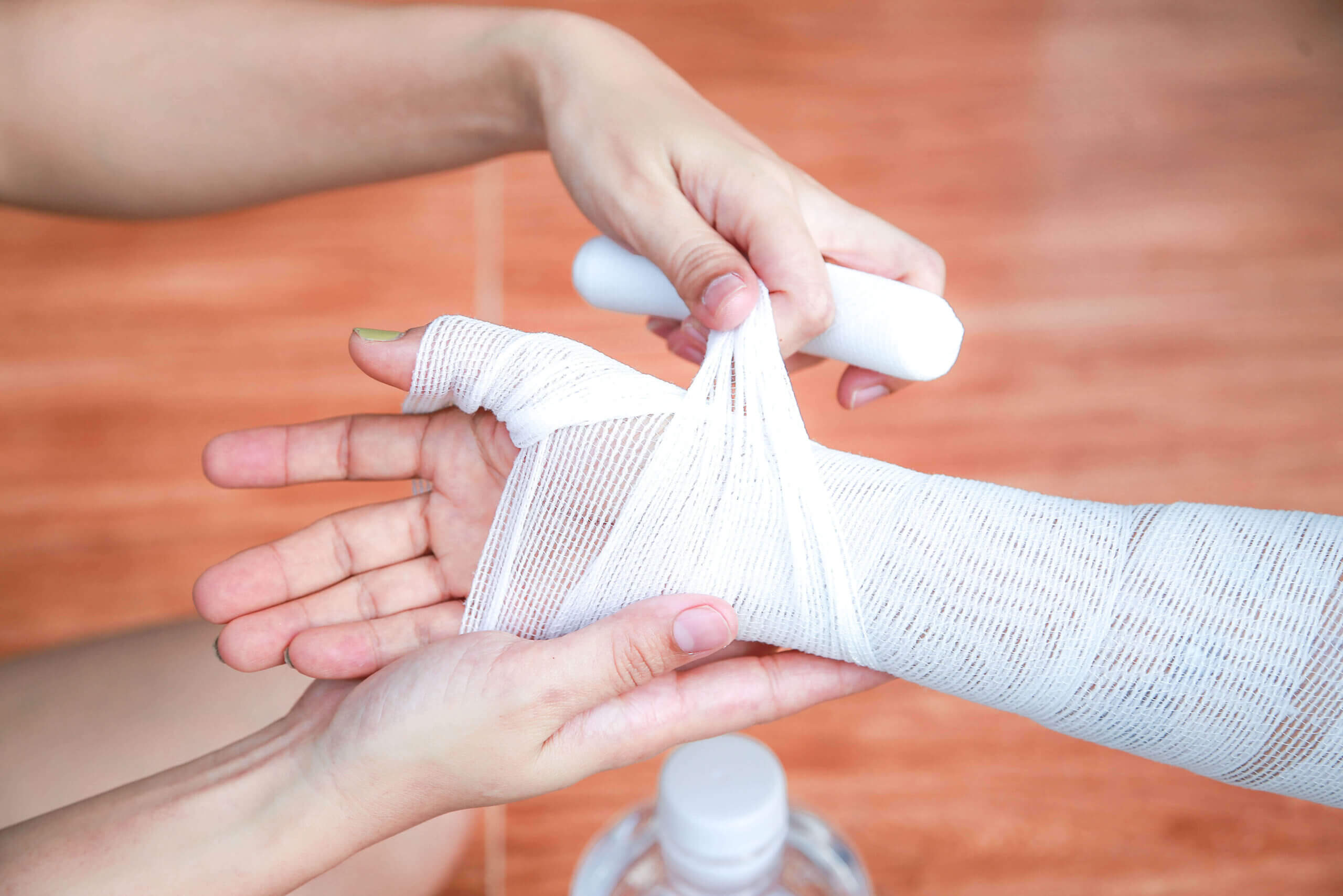 Sơ cấp cứu, kỹ năng quan trọng ai cũng nên tự trang bị 40 thực hiện sơ cấp cứu