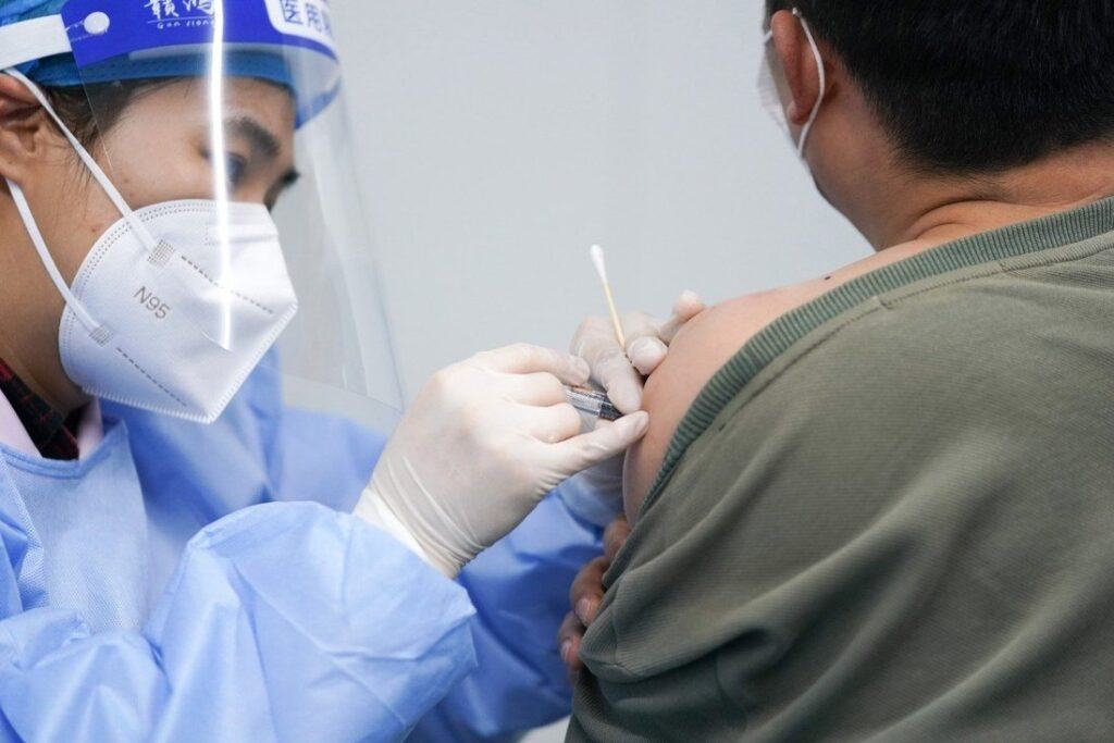 sau khi tiêm vaccine