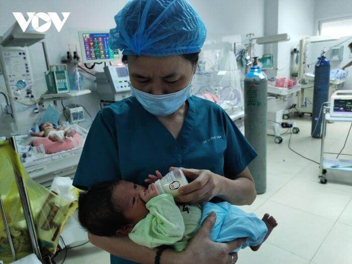 Những mẹ hiền của bé sơ sinh có mẹ là F0 33 be-so-sinh-co-me-la-f0