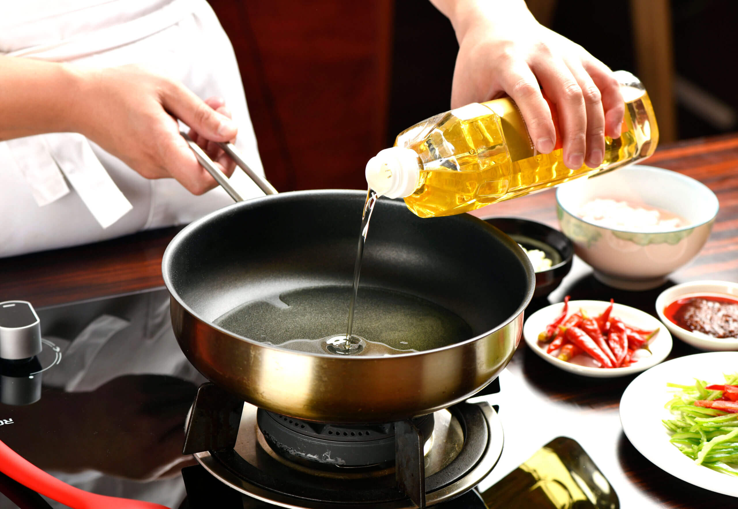 4 Tác hại khi dùng dầu ăn đã qua sử dụng nhiều lần 38 dầu ăn