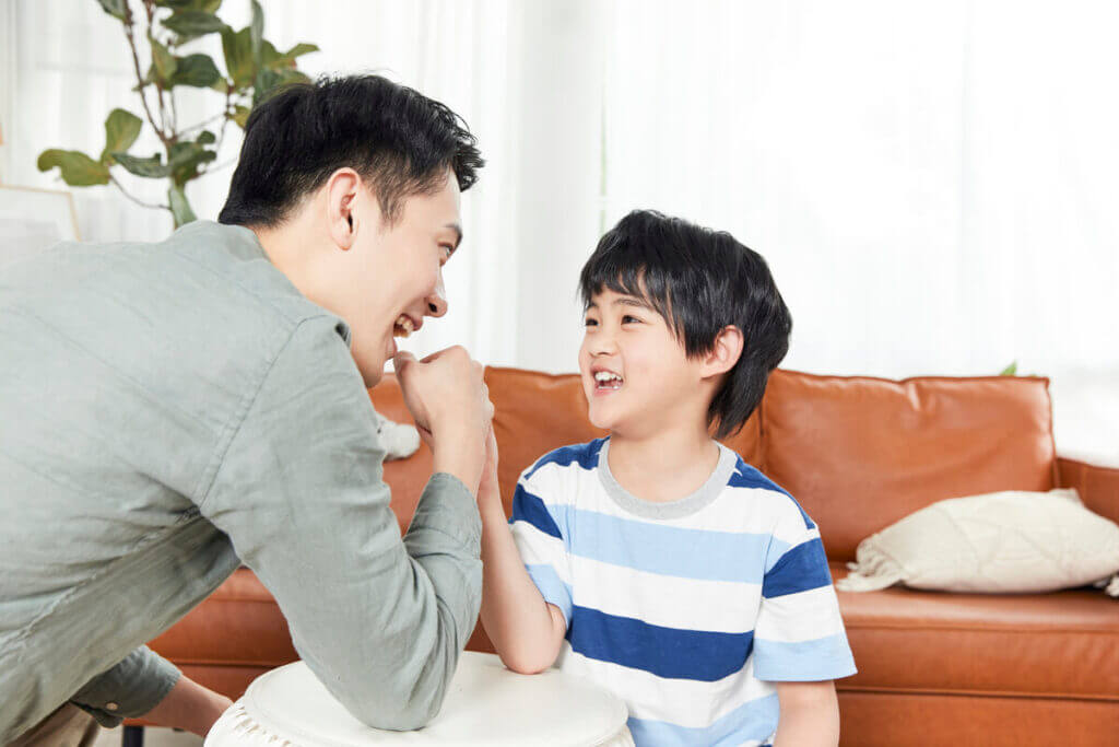 làm bạn cùng con