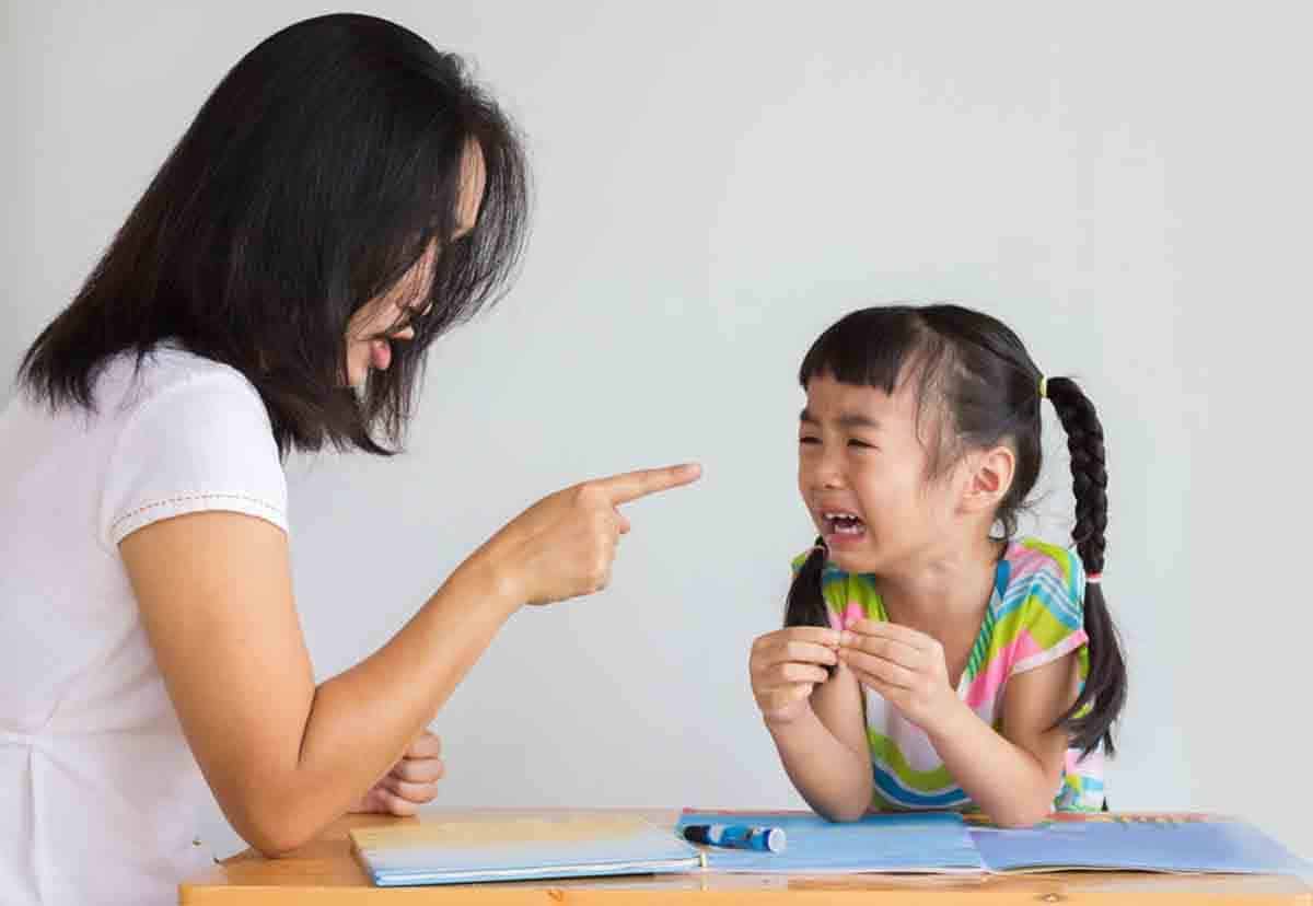 Cha mẹ nên làm gì khi trẻ bị người khác mắng? 36 khi trẻ bị người khác mắng