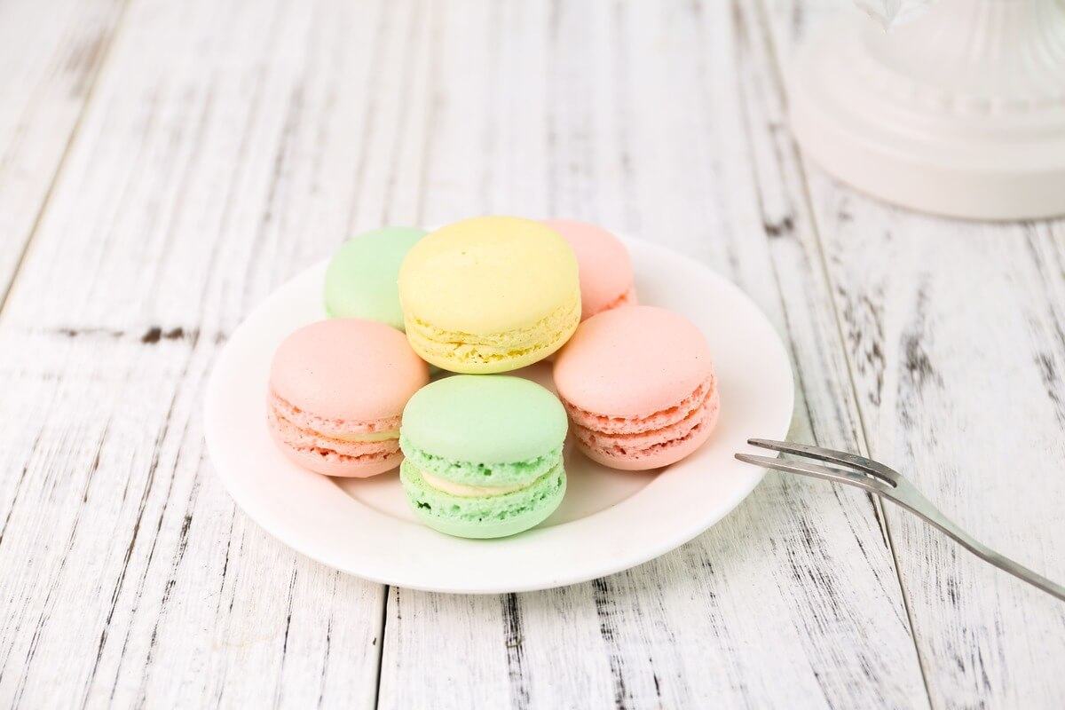 làm bánh macaron