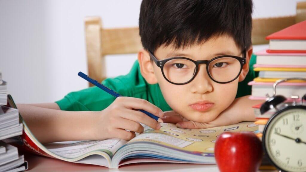 đeo kính cận thị