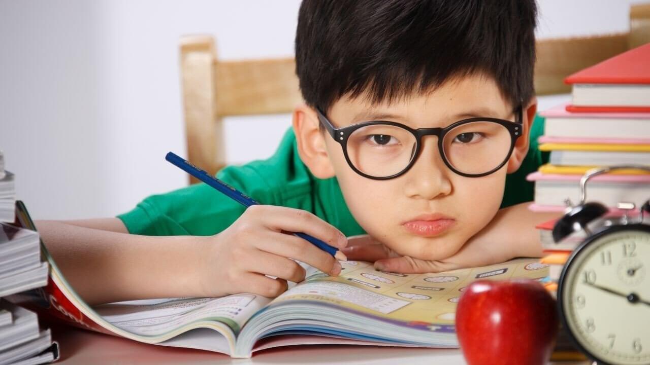 đeo kính cận thị
