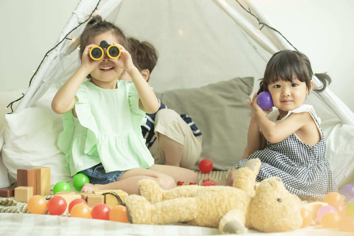 Chơi đùa cùng bạn bè Trẻ hướng ngoại