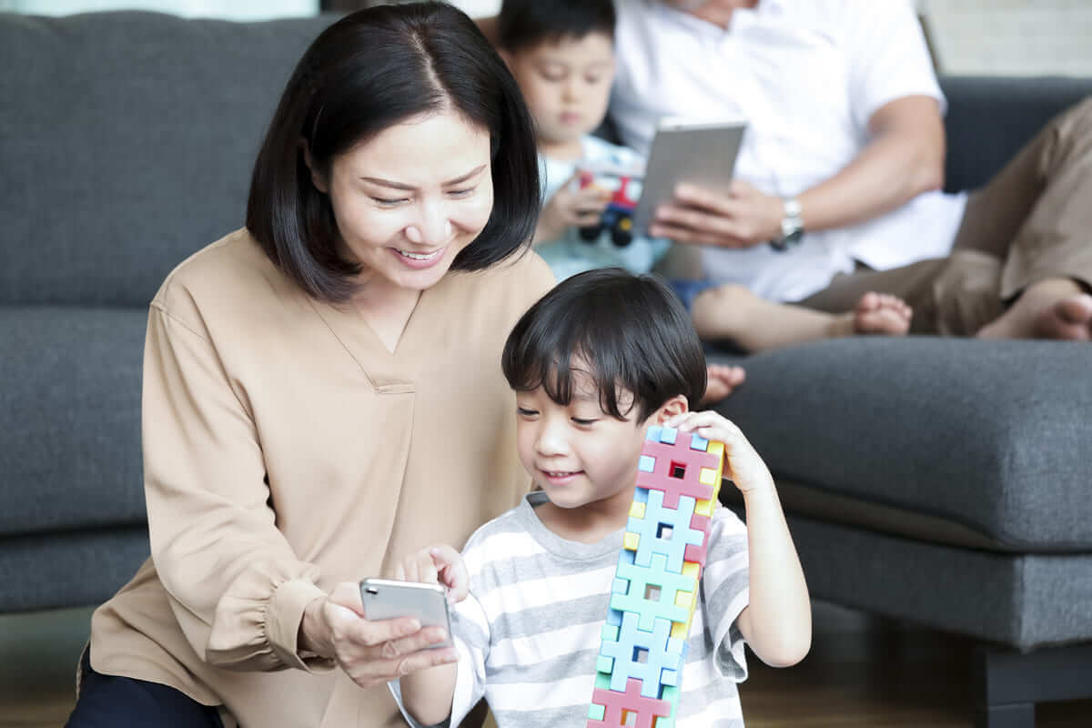 Yêu con, dạy con 6 cách trở thành người lạc quan, ba mẹ nhé! 34 người lạc quan