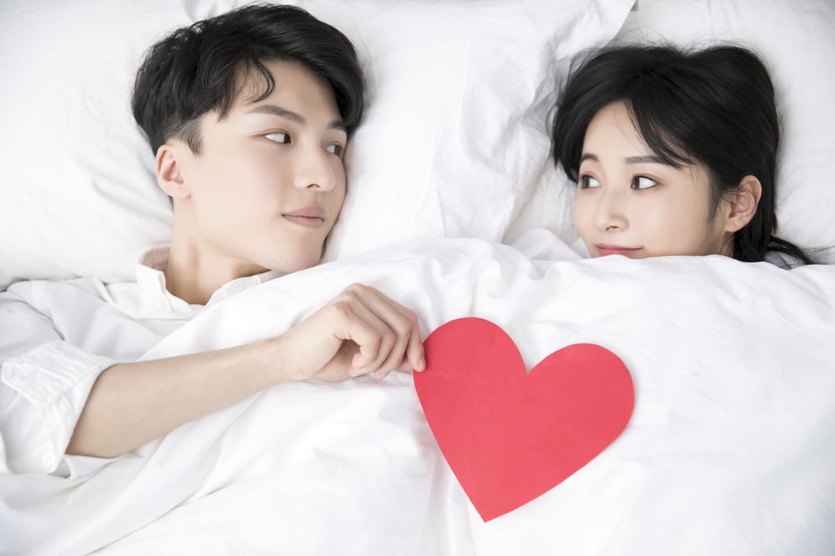 Có nên quan hệ vào ngày đèn đỏ hay không? 38 quan hệ vợ chồng