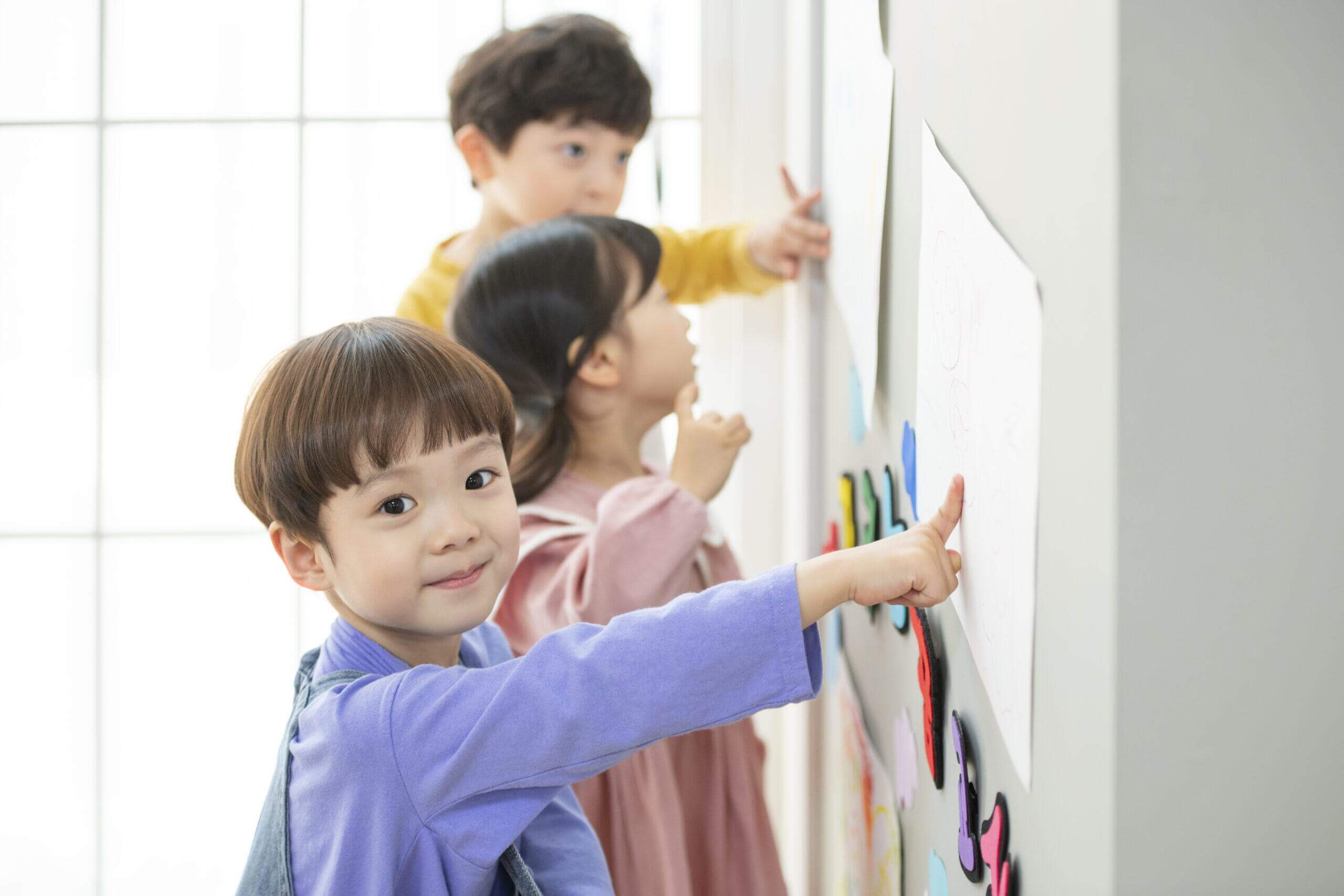 trẻ đi học sau dịch