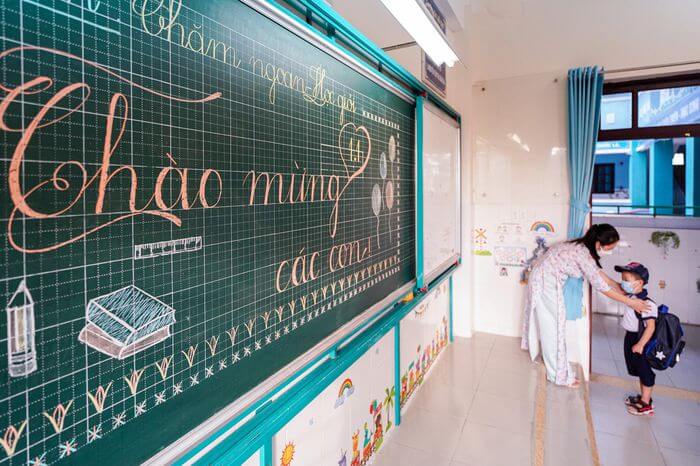 Những học sinh đầu tiên của TP.HCM trở lại trường 52 Những học sinh đầu tiên của TP.HCM trở lại trường 22