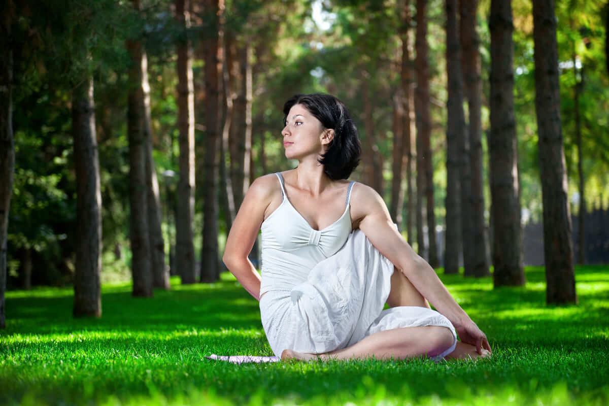 6 Tư thế yoga giúp bạn cải thiện chứng đau lưng, đầy hơi khi ngồi quá nhiều 43 luyện tập yoga đúng cách