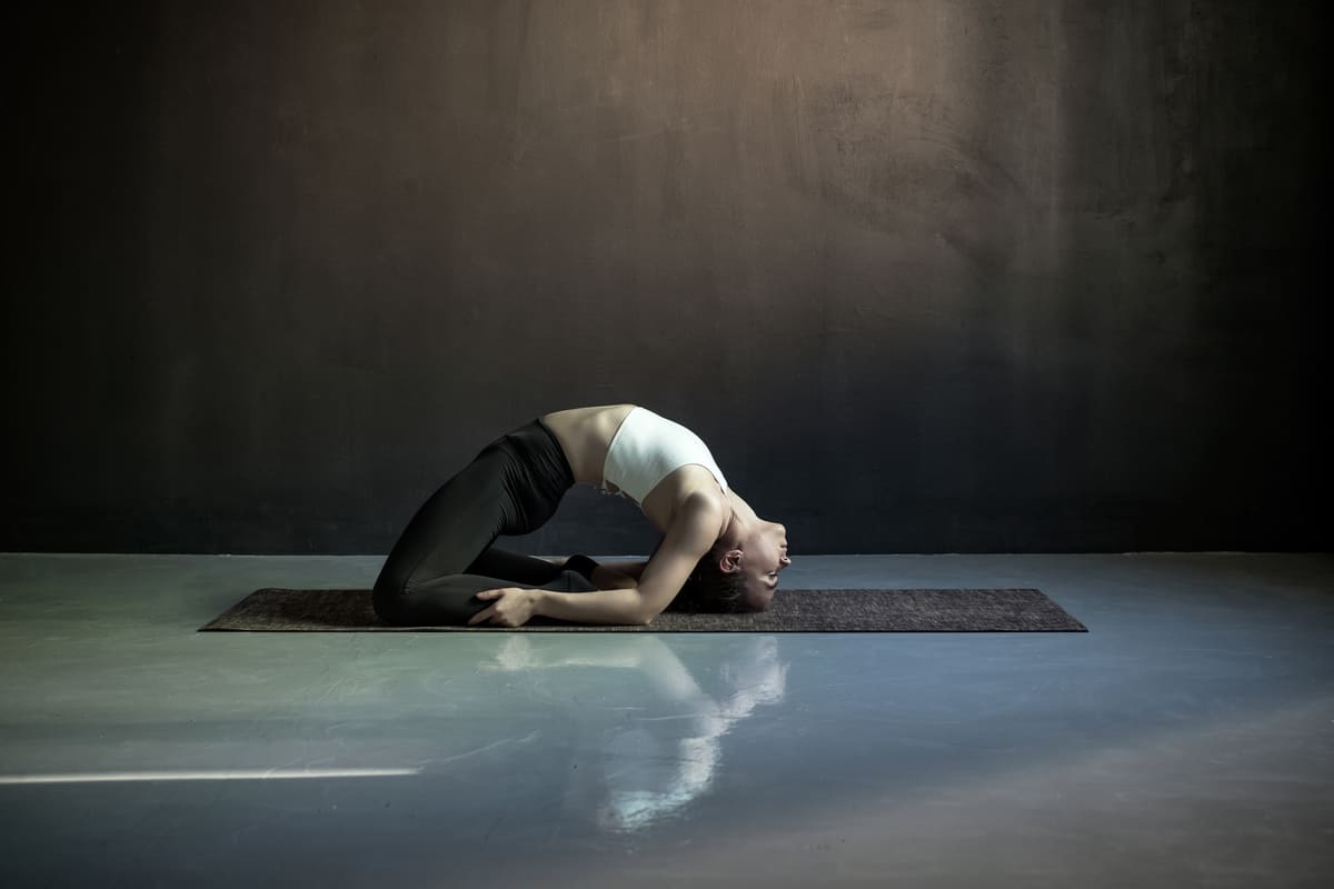 6 Tư thế yoga giúp bạn cải thiện chứng đau lưng, đầy hơi khi ngồi quá nhiều 42 tư thế yoga đau lưng