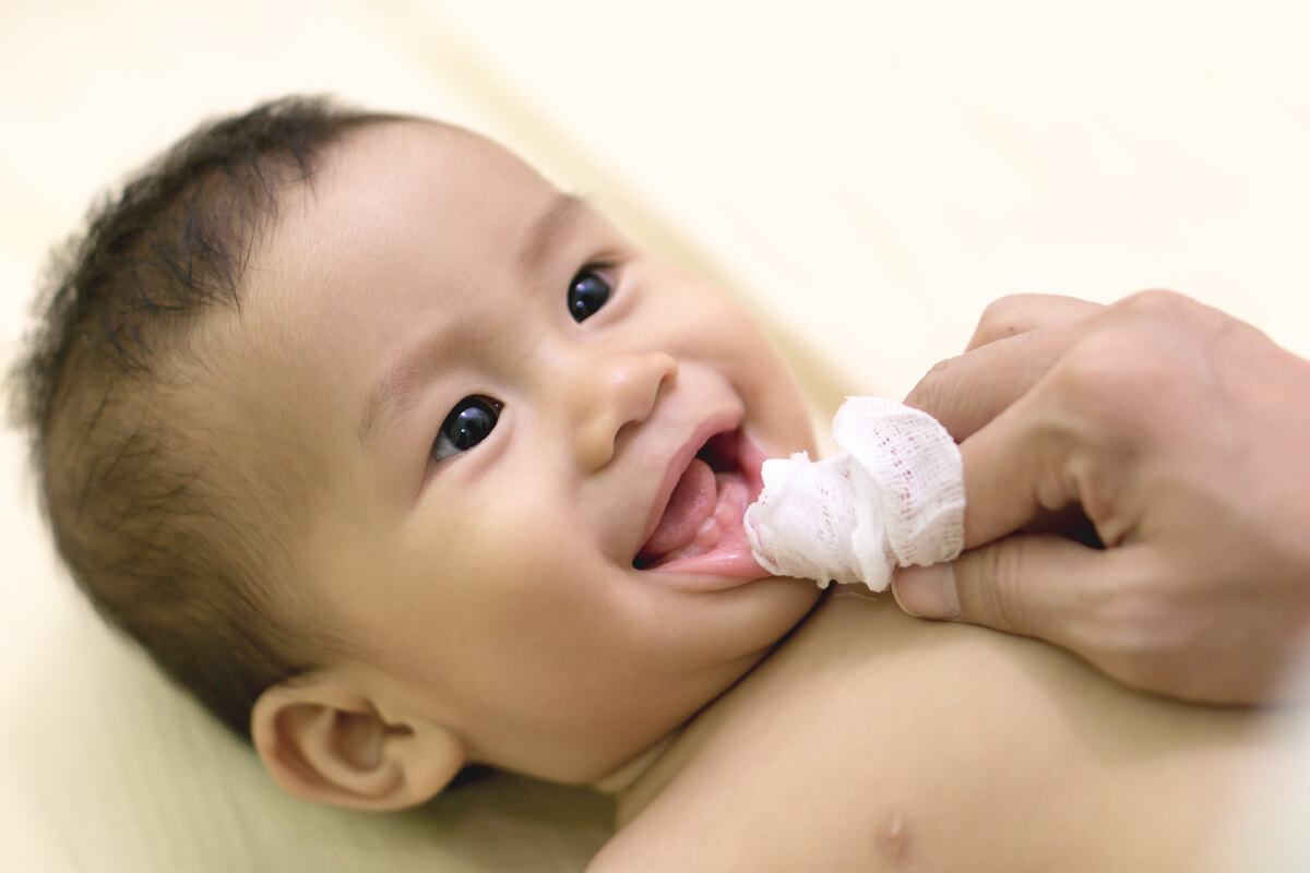 Bé mọc răng: Bí mật về dinh dưỡng dành cho mẹ 35 bé mọc răng