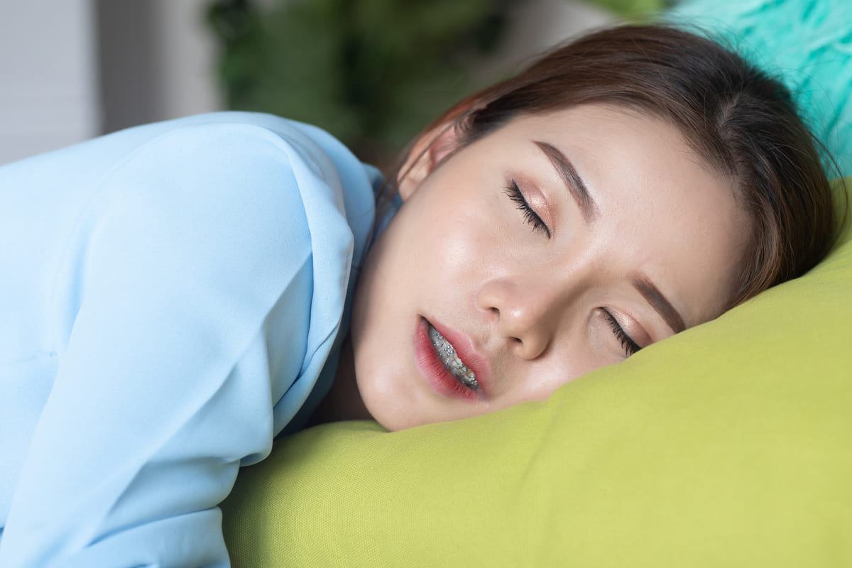 Vì sao chúng ta thường dễ nghiến răng khi ngủ? 38 nghiến răng khi ngủ
