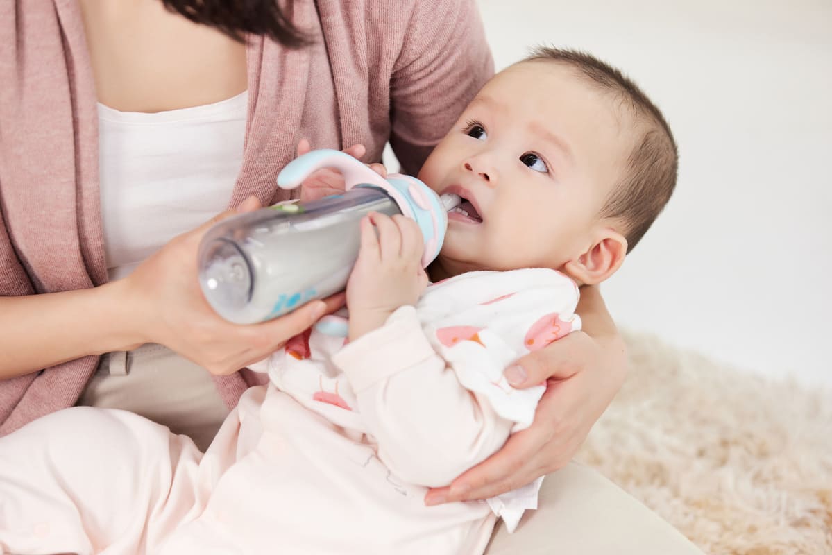 Phân trẻ sơ sinh có mùi chua là một dấu hiệu bất thường? 37 phân trẻ sơ sinh có mùi chua bất thường