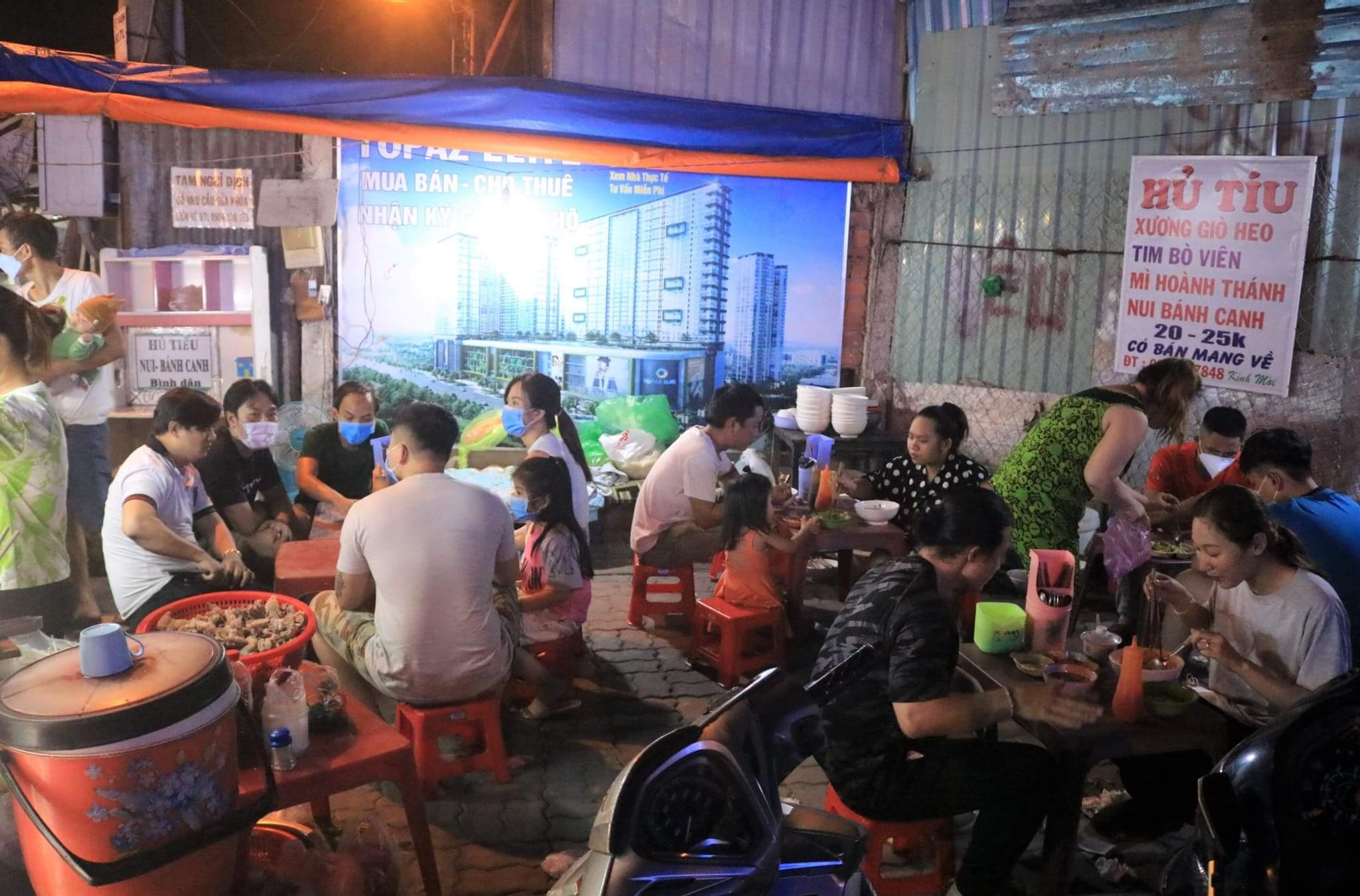 Xe hủ tiếu gõ có em bé 2 tháng tuổi và sự hào sảng của người Sài Gòn 37 người Sài Gòn