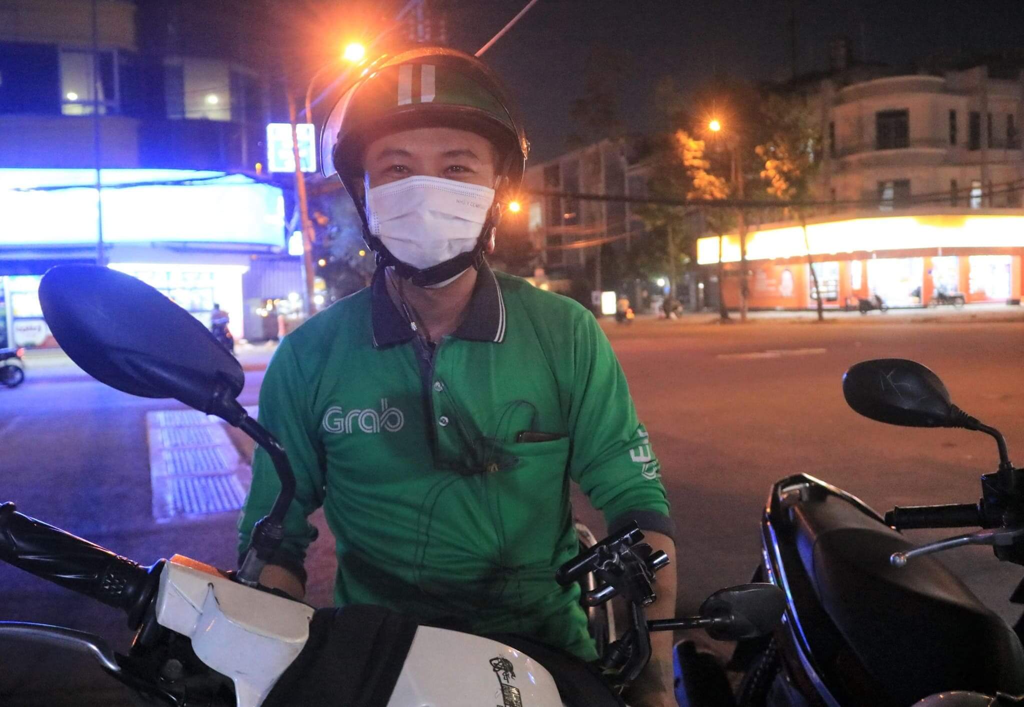 Xe hủ tiếu gõ có em bé 2 tháng tuổi và sự hào sảng của người Sài Gòn 38 Sài Gòn