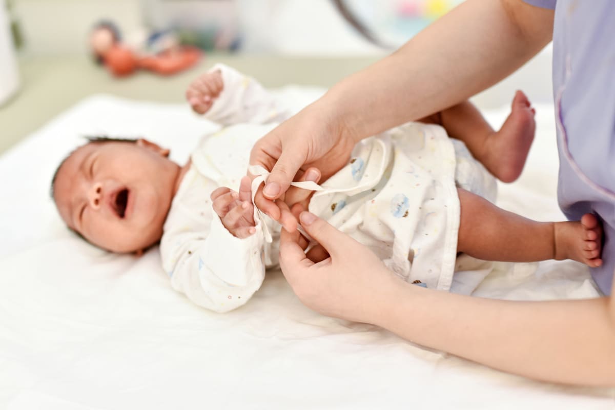 Trẻ sơ sinh bị nấc, mẹ cần xử trí như nào? 38 trẻ sơ sinh bị nấc 2