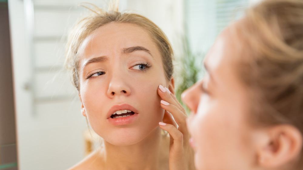 Bài massage mặt tạm biệt gương mặt sưng húp vào mỗi sáng 34 bài massage mặt