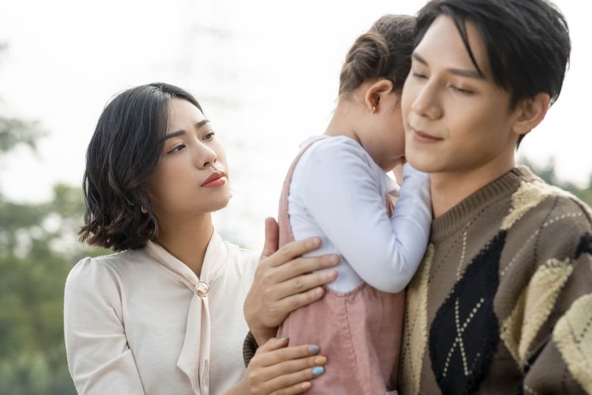 Bố mẹ ly hôn, giành quyền nuôi con như thế nào? 35 bố mẹ ly hôn