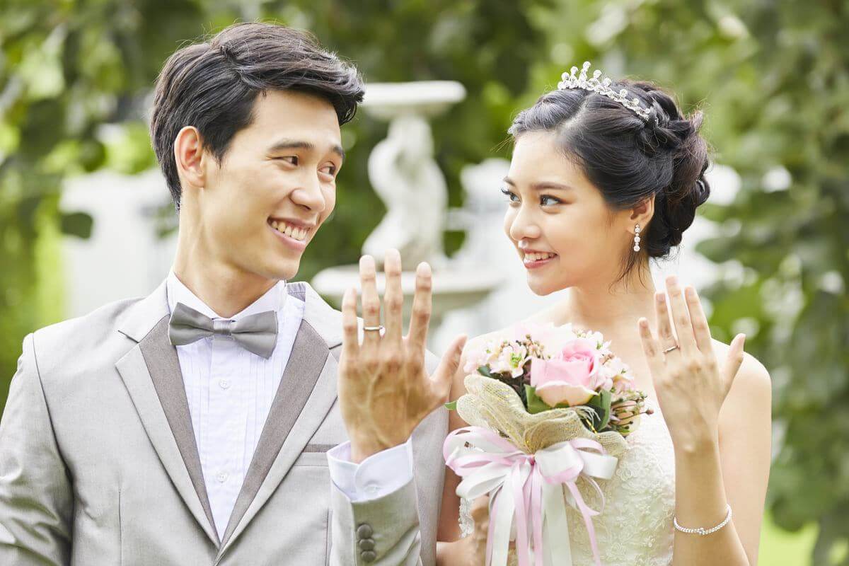 tình cảm vợ chồng vui vẻ