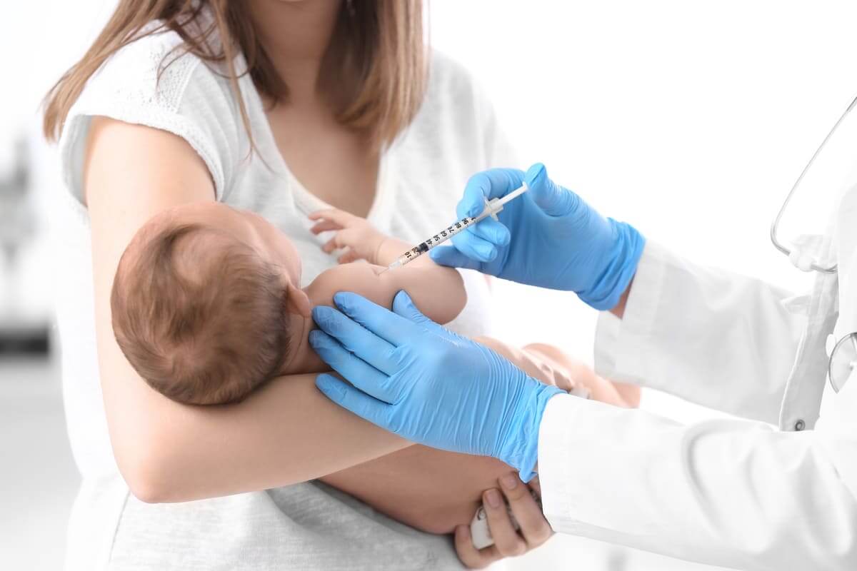 Mẹ hỏi bác sĩ trả lời: Vì sao nên cho trẻ tiêm vaccine 6 trong 1? 39 loại vaccine 6 trong 1