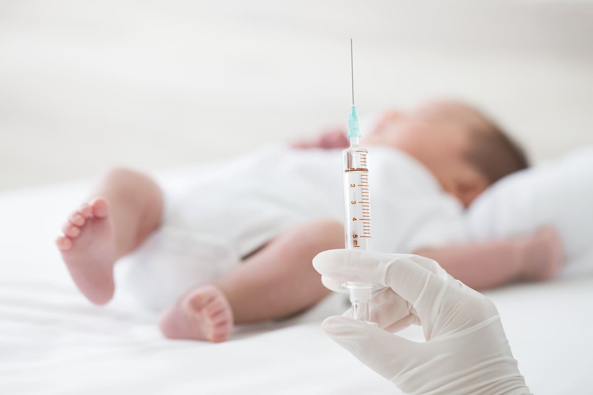 Mẹ hỏi bác sĩ trả lời: Vì sao nên cho trẻ tiêm vaccine 6 trong 1? 37 tiêm vaccine 6 trong 1 cho trẻ em
