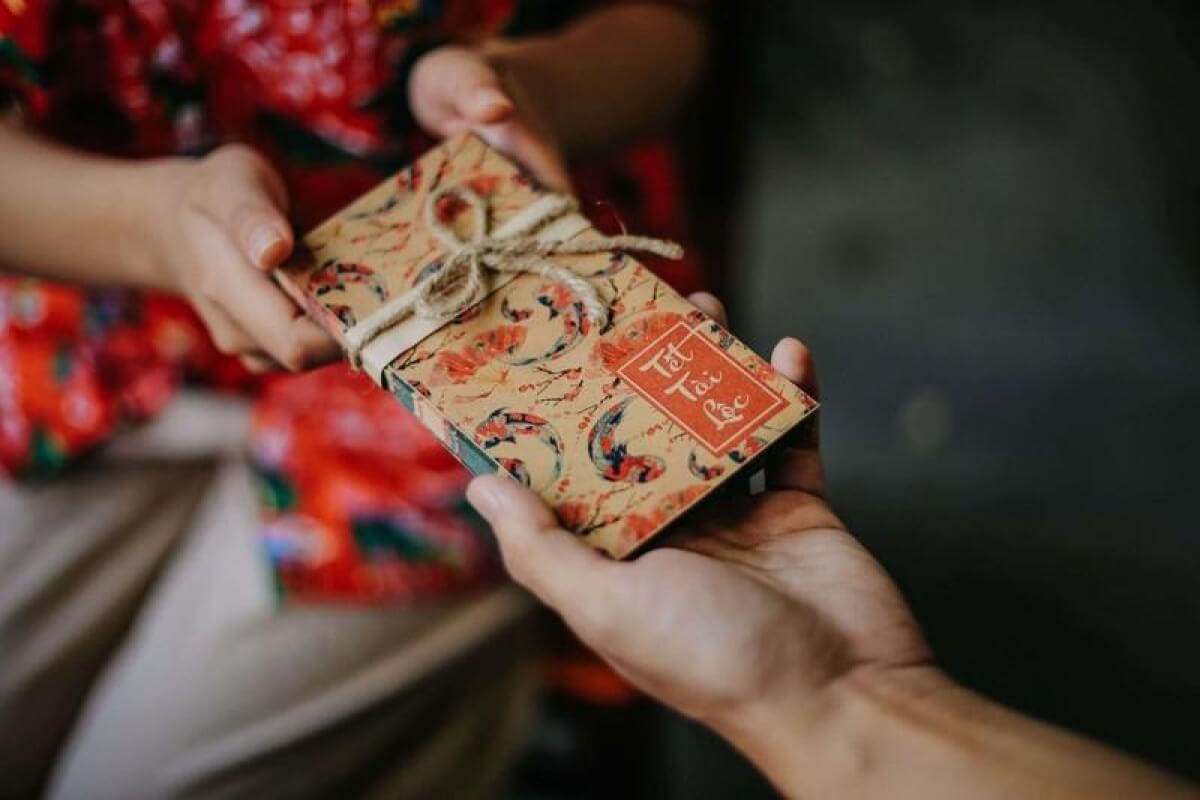 Dạy con nhận lì xì đúng cách, để cả nhà cùng vui tết trọn vẹn 36 cách nhận lì xì