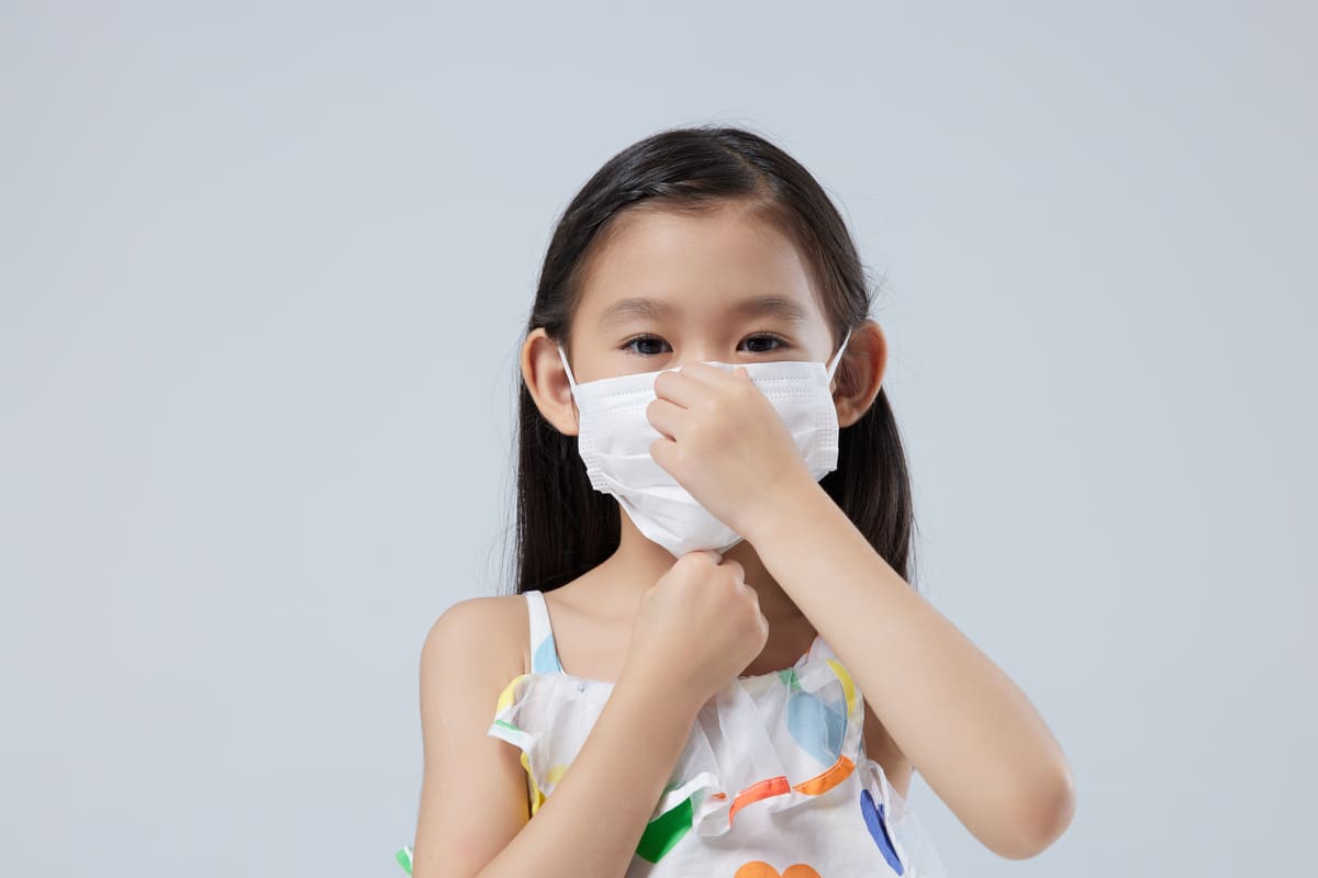 Đeo khẩu trang nhiều trong mùa dịch có đe dọa đến nhận thức của trẻ hay không? 37 đeo khẩu trang cho bé