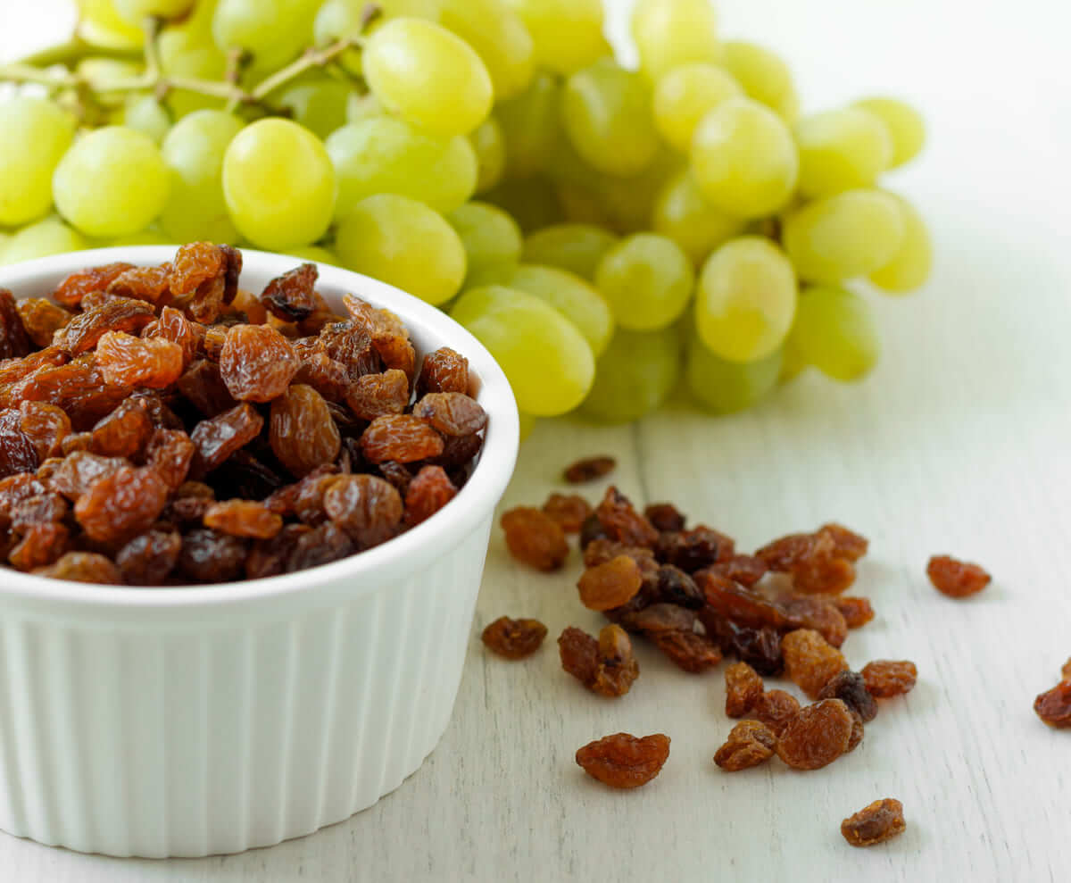 nho khô dưỡng tóc