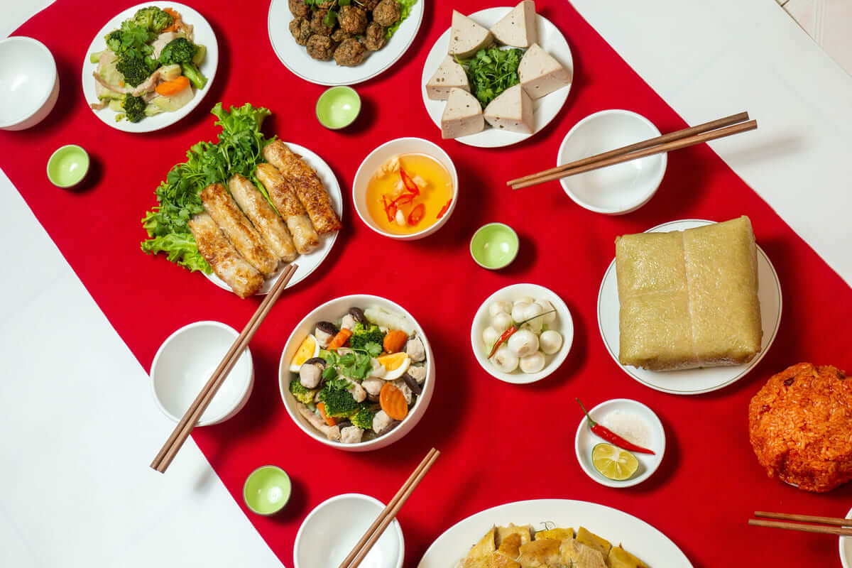 bà đẻ ăn bánh chưng được không