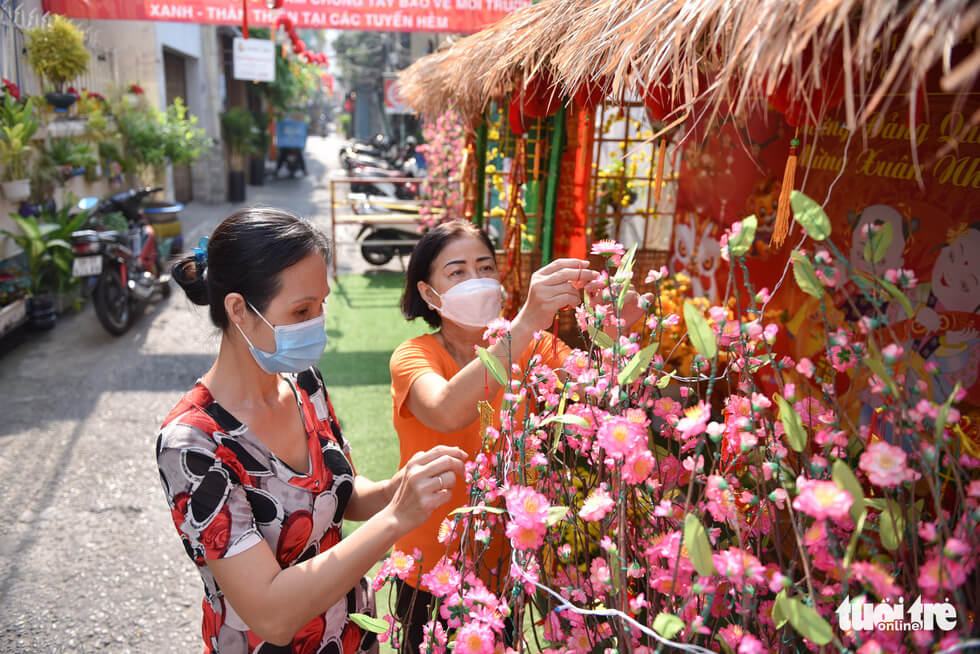 Hẻm Sài Gòn 'thay áo mới' đón Tết Nhâm Dần 7