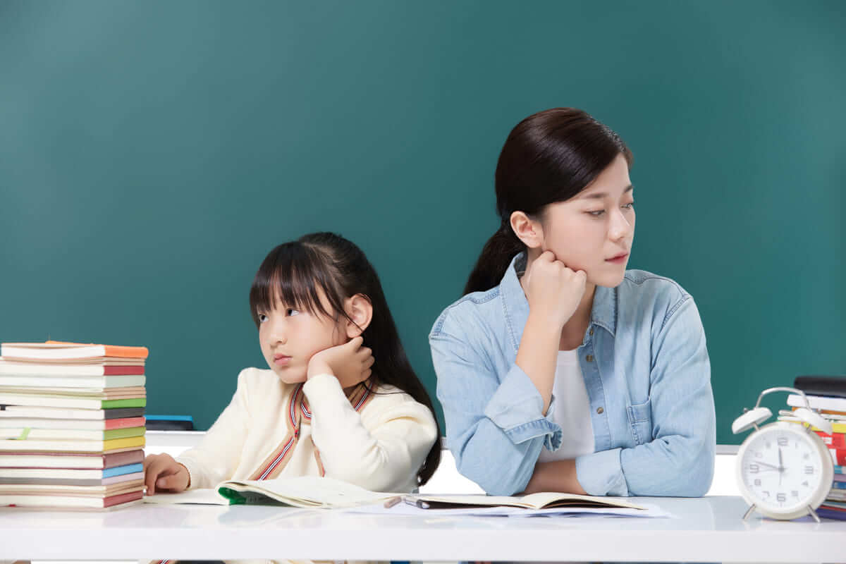 kiềm chế cảm xúc khi dạy con