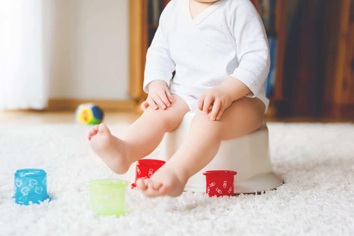 giúp bé dễ đi tiểu
