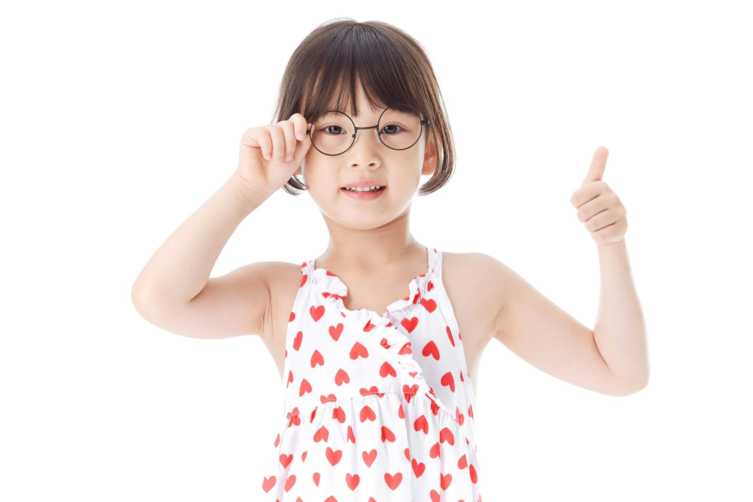 Các dấu hiệu cho thấy trẻ bị cận thị, mẹ không nên chủ quan 36 cận thị