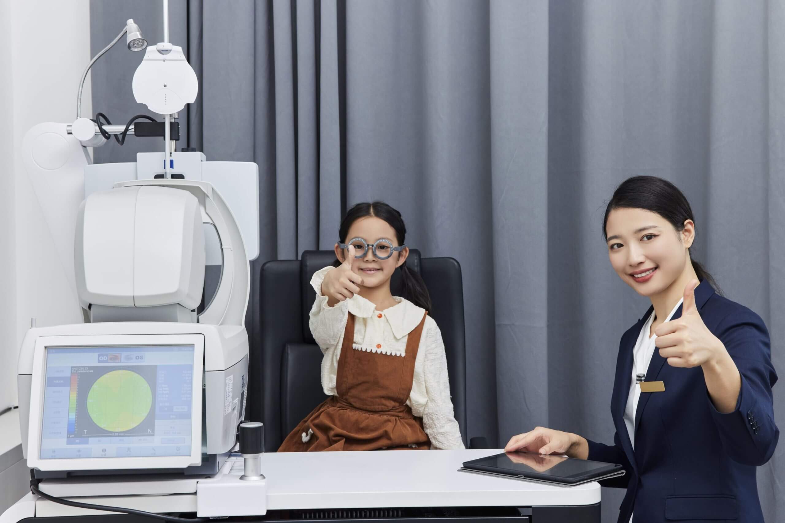 Các dấu hiệu cho thấy trẻ bị cận thị, mẹ không nên chủ quan 39 khám mắt