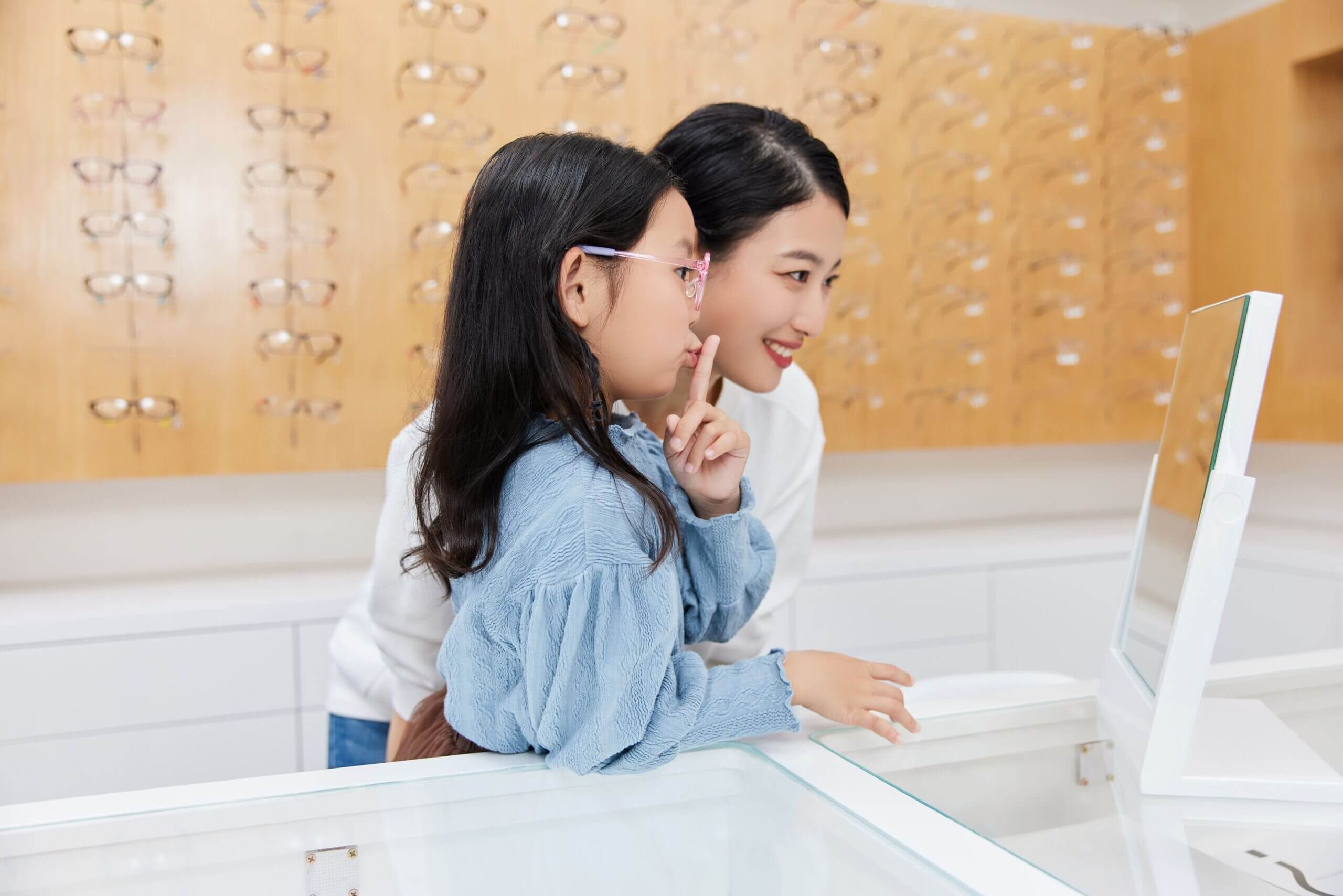 Các dấu hiệu cho thấy trẻ bị cận thị, mẹ không nên chủ quan 38 bệnh về mắt