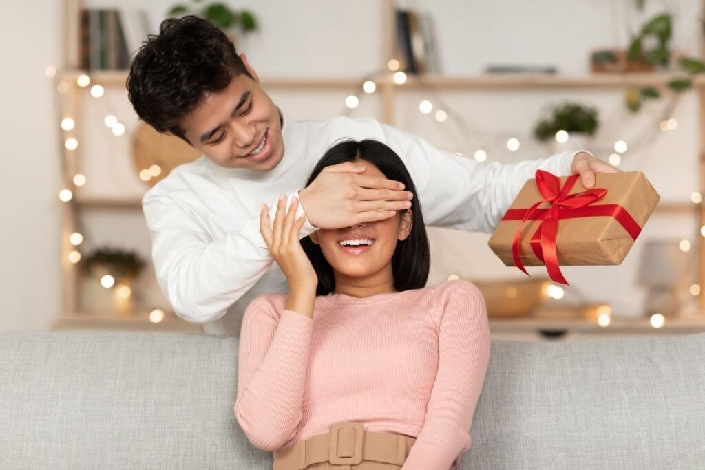 7 bí quyết hâm nóng tình cảm vợ chồng ngày Valentine để cả năm ấm áp 38 tặng quà