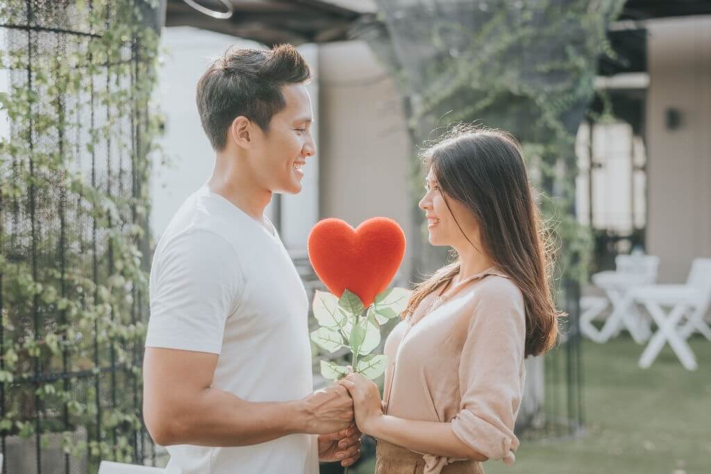 Chàng hay nàng nên ở thế chủ động trong ngày Valentine? 36 ngày valentine