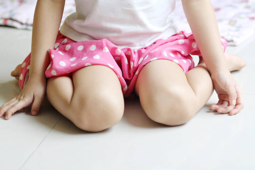 tư thế ngồi của bé