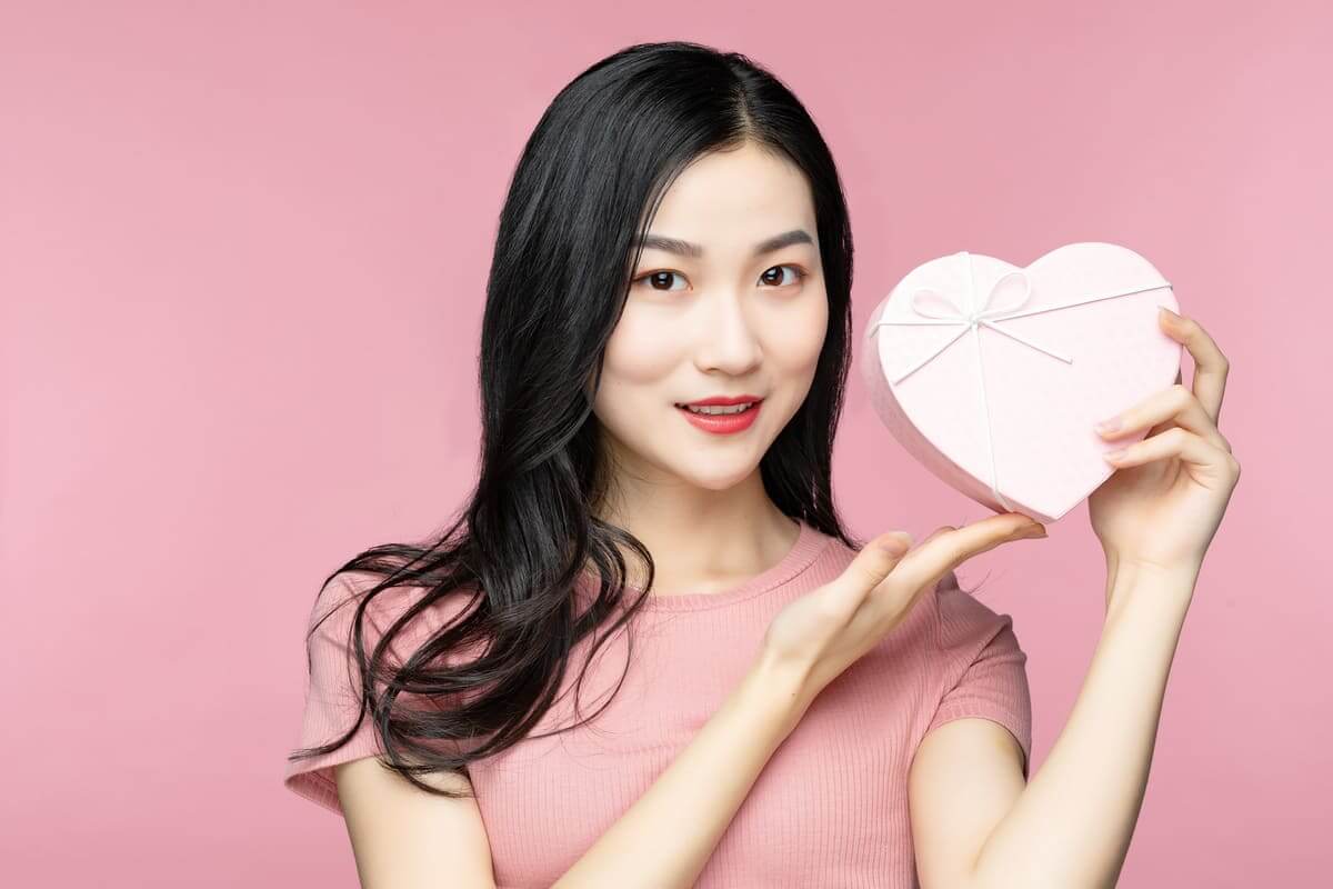 chủ động tặng quà cho chồng