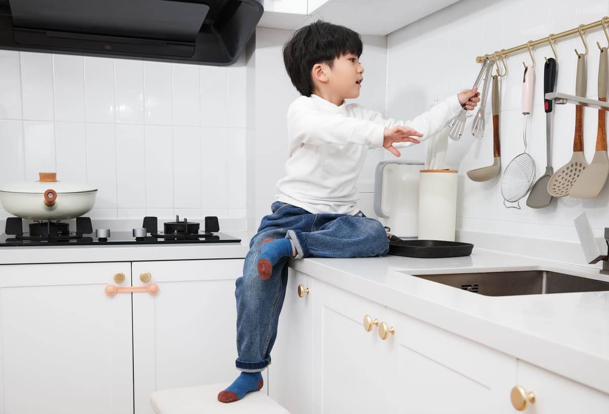 Làm sao đảm bảo an toàn khi trẻ ở nhà một mình trong năm học mới? 39 cho trẻ ở nhà 1 mình không