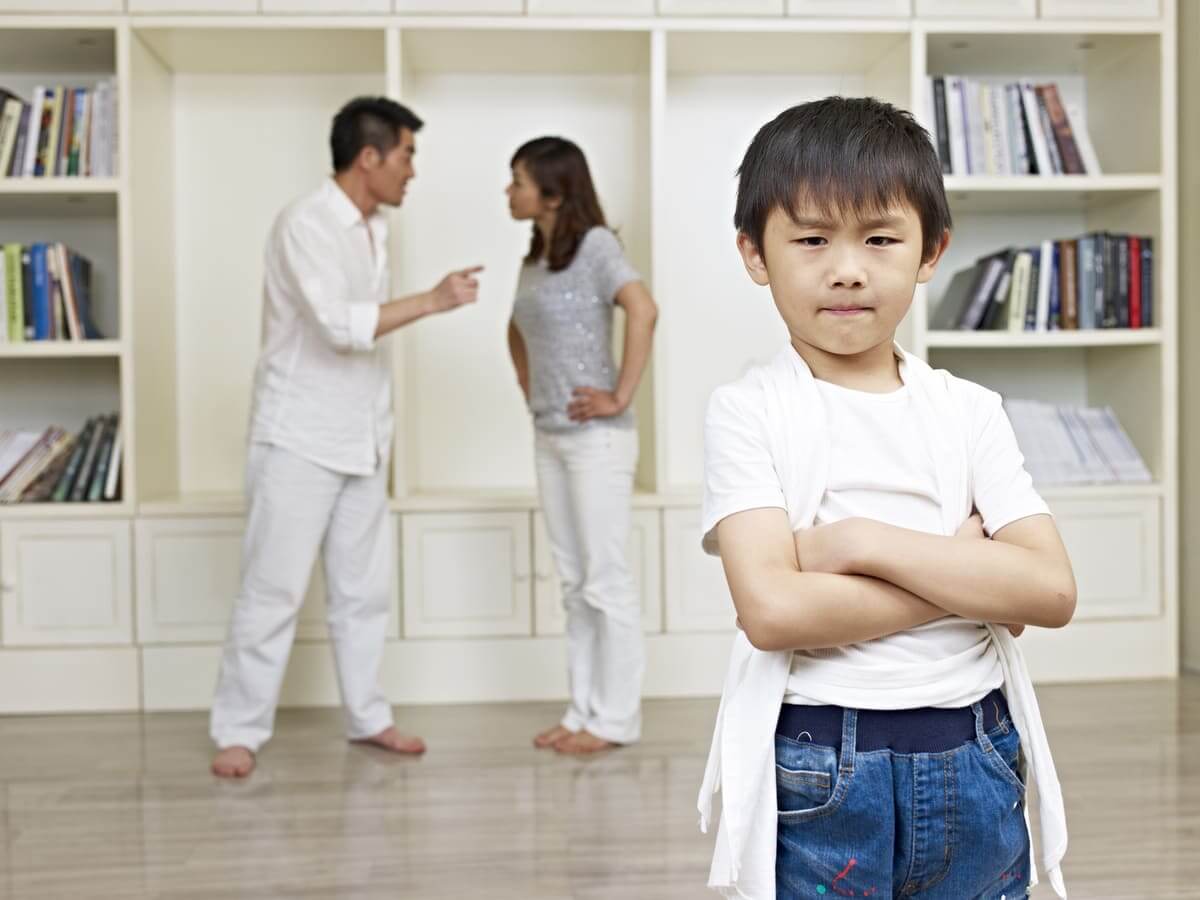 Cãi nhau trước mặt con cãi nhau trước mặt con