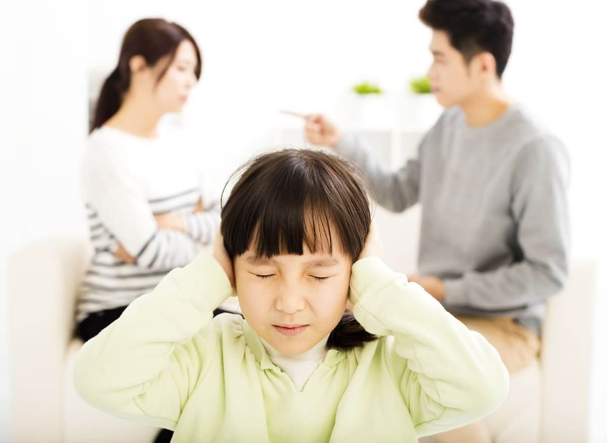 Cãi nhau trước mặt con đúng cách Cãi nhau trước mặt con đúng cách