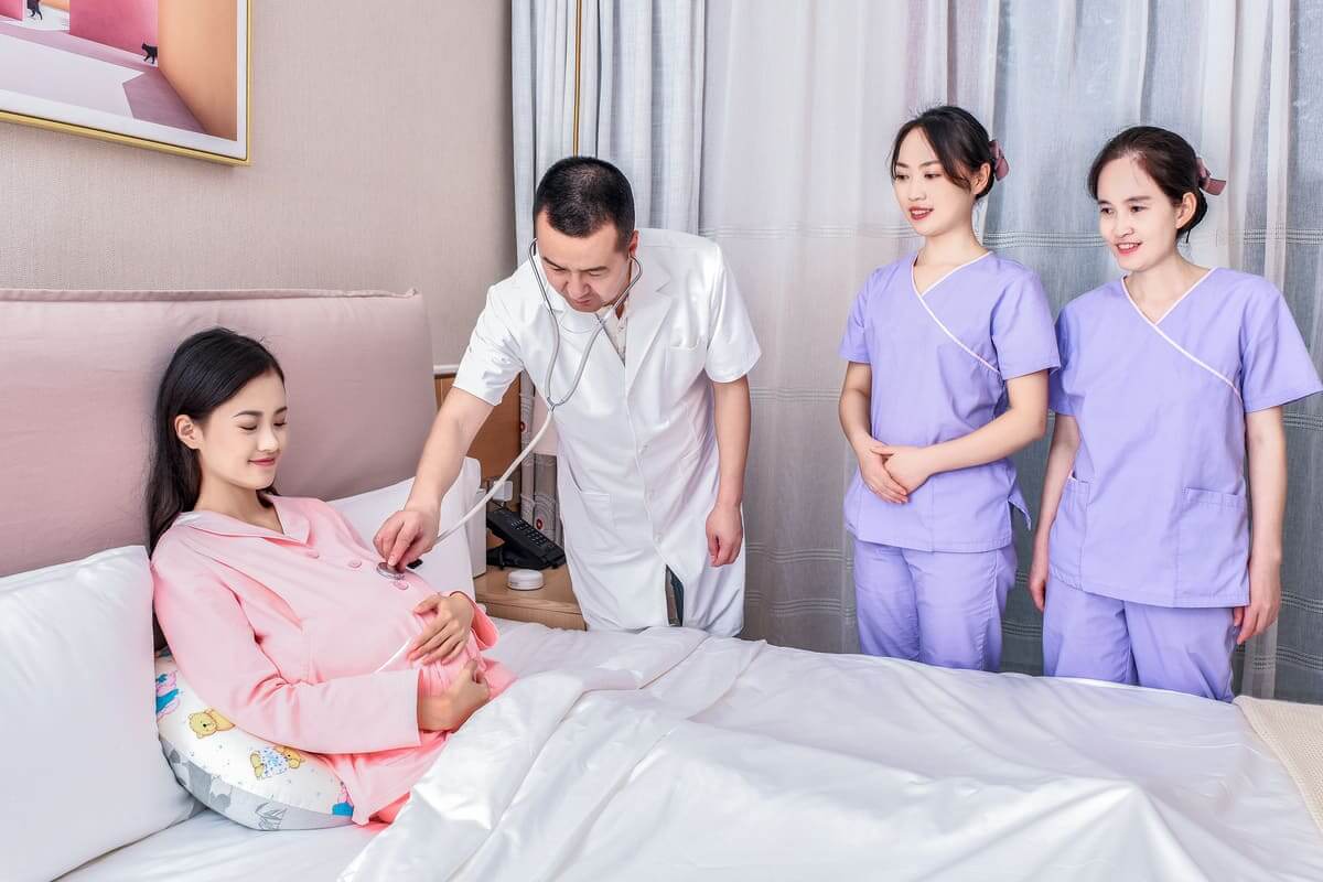 cạo lông vùng kín trước khi sinh