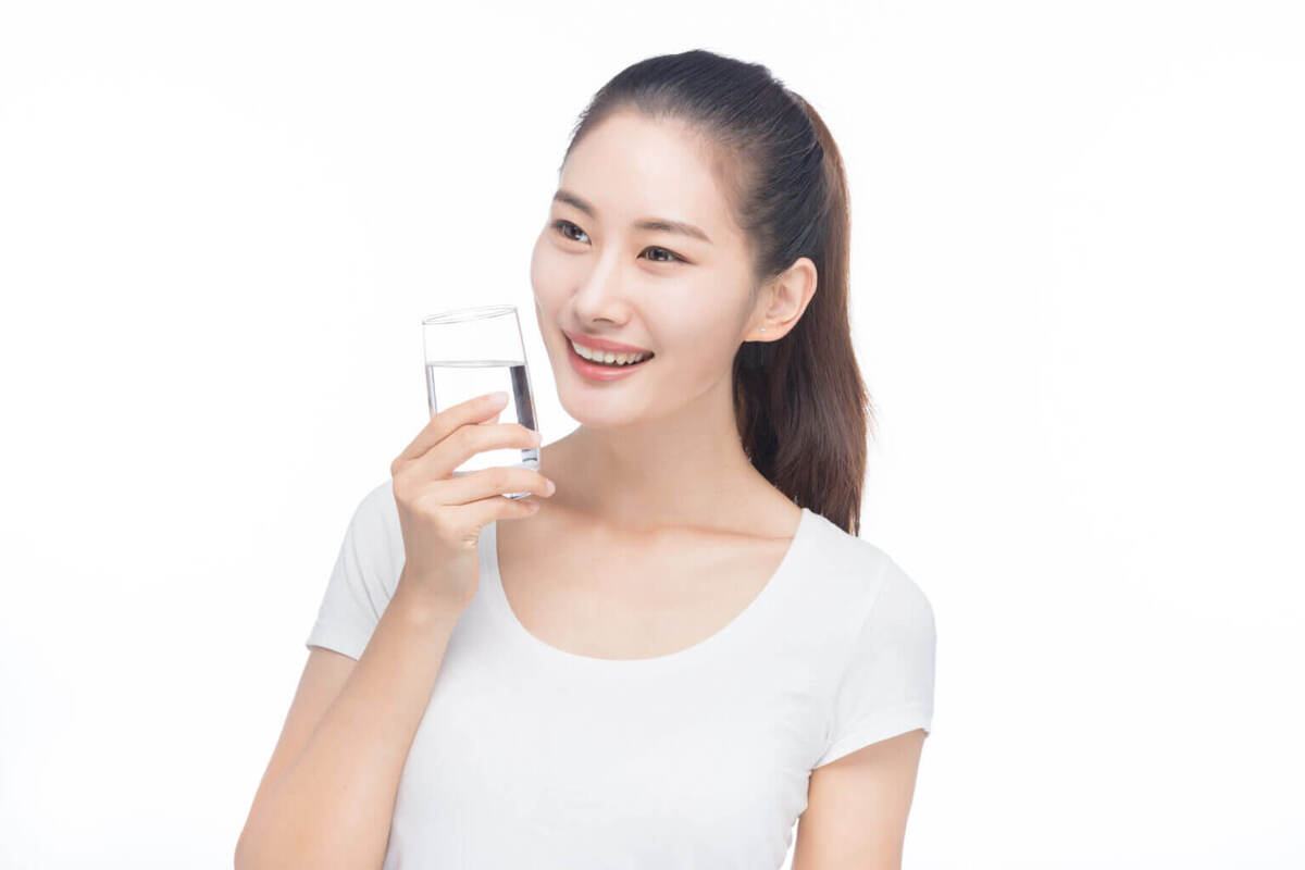 uống nước tốt cho da 