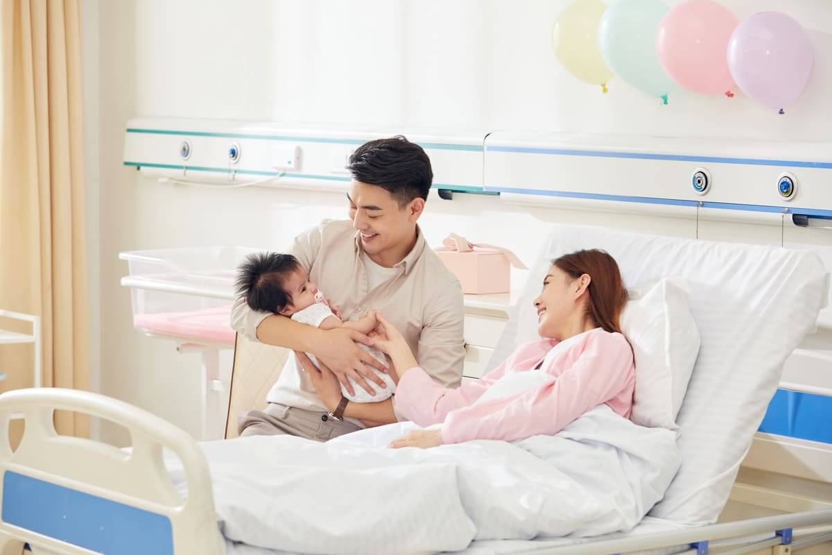 chồng đưa vợ đi sinh chồng đưa vợ đi sinh