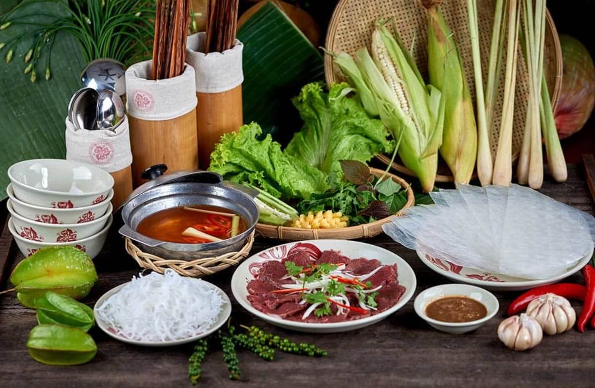 Bò nhúng giấm cuống bánh tráng món ngon ngày mưa