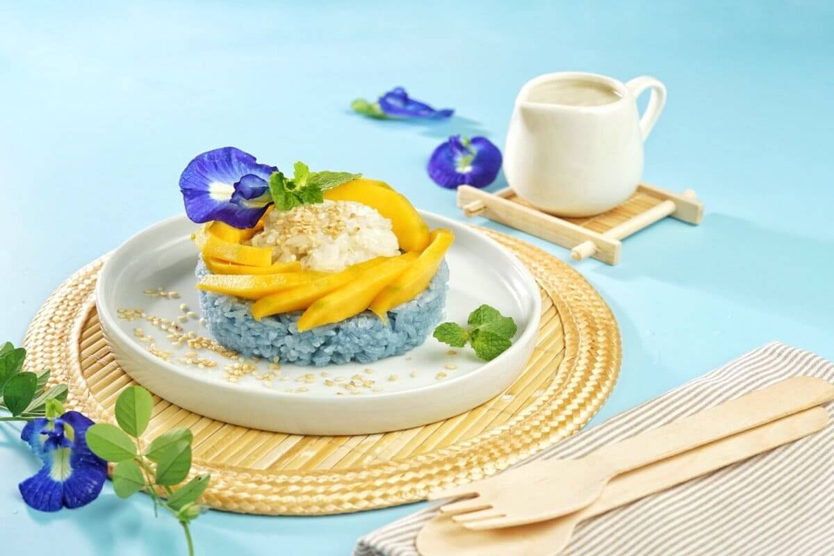 Xôi xoài hoa đậu biếc Món ngon từ hoa đậu biếc